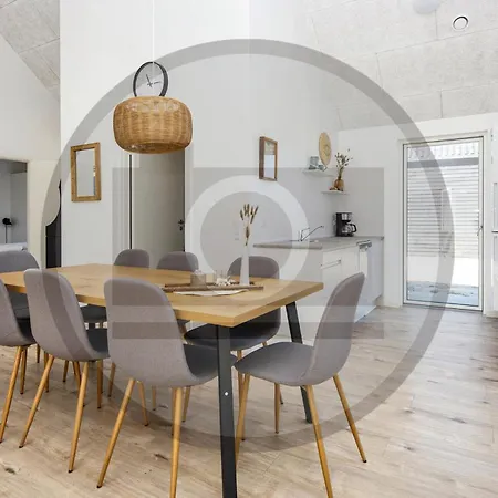 Beautiful In With Jacuzzi Holiday home